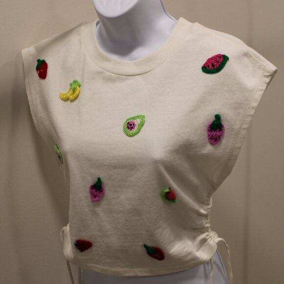 adorable embroidered crochet fruit top - Picture 4 of 5